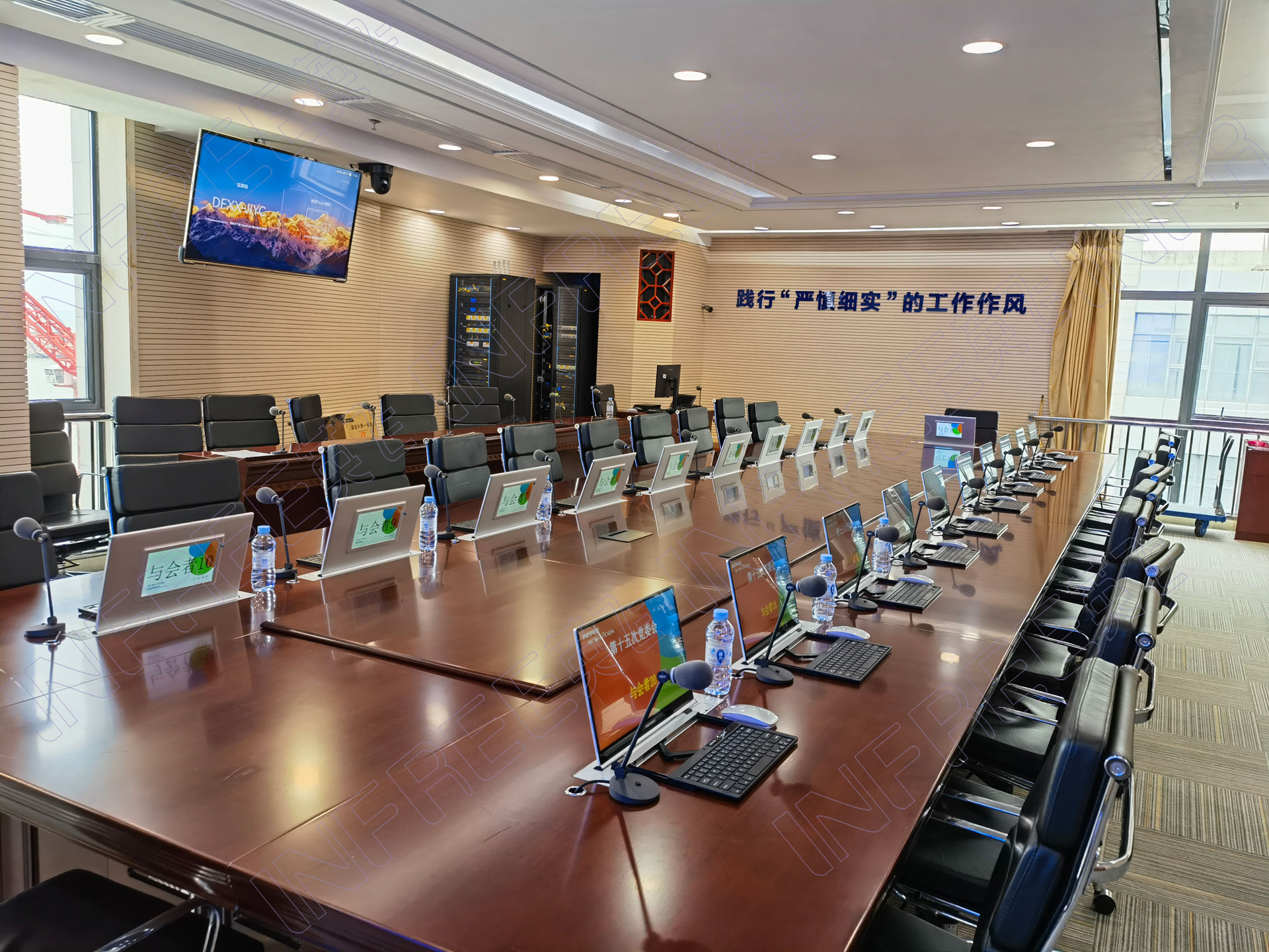 华南某某核电键鼠升降一体机交付使用