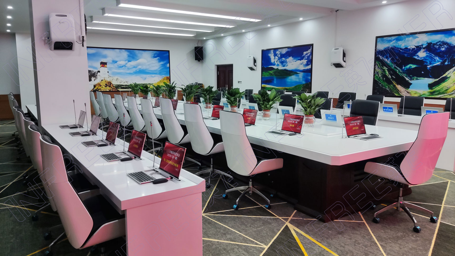 西南某税务系统键鼠升降一体机交付使用