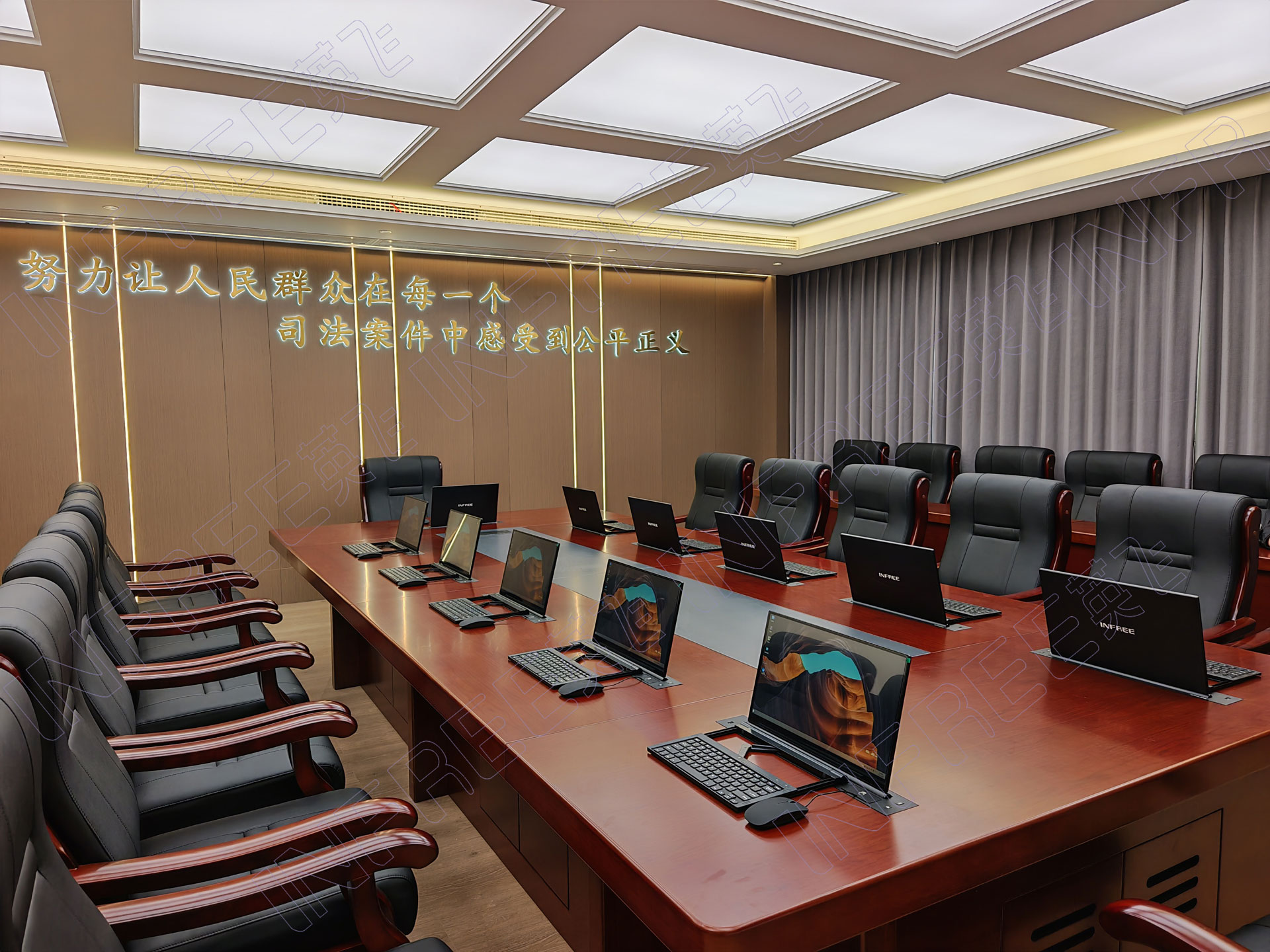 西南某省司法系统键鼠升降一体机交付使用